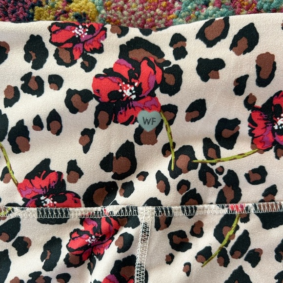 🔥Wildfox | Women’s light coral cheetah/floral print buttery soft leggings size M - Picture 11 of 16